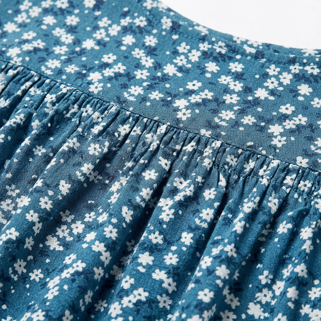 Blusa Floral con Manga de Volantes, Detalle Fruncido y Cuello Redondo